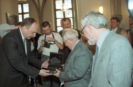 Wręczenie nagrody "Złotej Kuli" Tadeuszowi Różewiczowi
