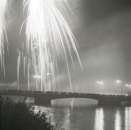 Pokaz sztucznych ogni nad Odrą na zakończenie XVIII Dni Wrocławia