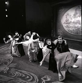 Spektakl pt. "Kram z piosenkami" w Teatrze Polskim - Obraz 5 Poddasze